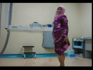 Арабка в фиолетовом платке раздвинула ноги, арабское порно, арабский секс, мастурбация, минет арабки, uzbum.su