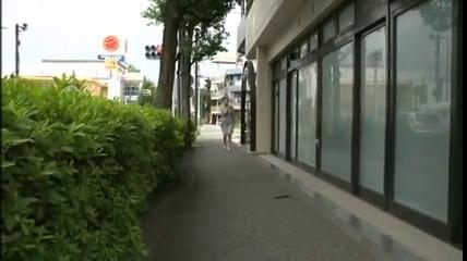 Красотка мастурбирует киску и трахается с парнем, домашнее порно, секс домашка, трахает дома, крупным планом, ебет девушку, uzbum.su