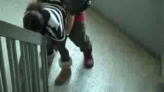 Сучка вкусно отсосала член своему соседу в подъезде, домашнее порно, секс домашка, трахает дома, крупным планом, ебет девушку, uzbum.su