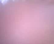 Молодые индусы в машине, Молодой индус снимает на камеру свою девушку как он ее раздевает и целует ее соски лапает ее и спускается ниже к ее штанам, uzbum.su