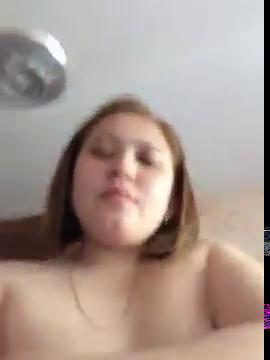 Казашка показывает свои сиськи на камеру, Молодая, красивая, казашка, снимает, себя на селфи, голую показывая, свои прелестные, сиськи и то что ниже, и отправила, своему, любимому, uzbum.su