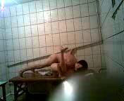 В душе на скрытую камеру казах порет супругу, казахское порно, казахский минет, казашка сосет, uzbum.su