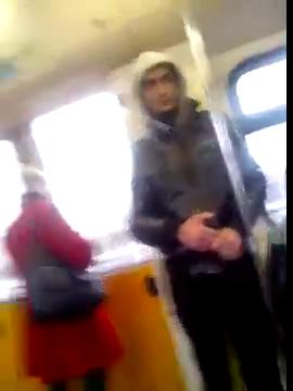 Кыргыздынжалап кызы сасык САРТм-н метродо, Молодые киргизы парень с девушкой обнимаются и целуются в метро их засняли на камеру и скинули нам..., uzbum.su