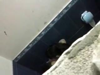 Порно молодых киргизов в туалете, киргизское порно, минет киргизки, глубокий минет, uzbum.su