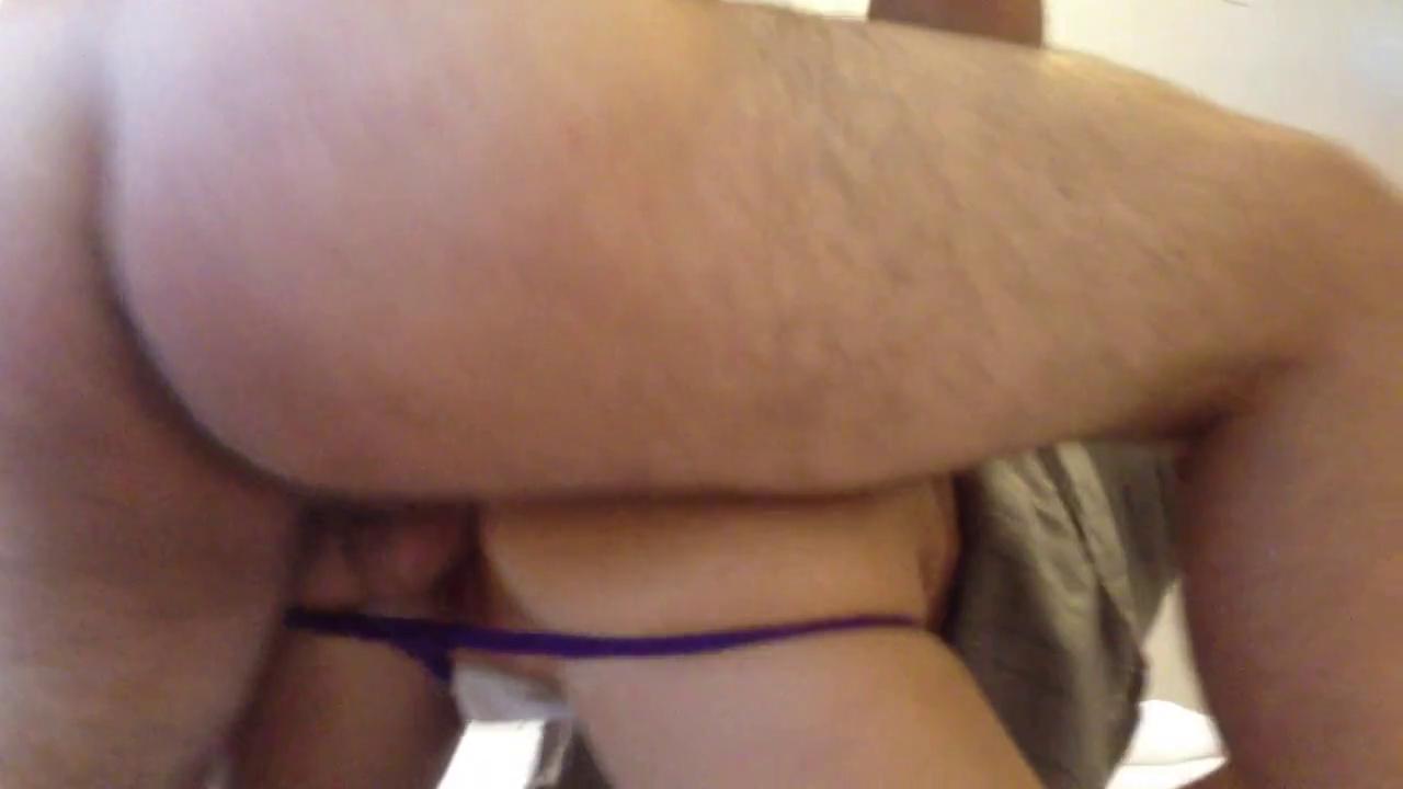 Раком в раскрытую письку чувак вводит член, русское порно, трахнул русскую, русский минет, анал с русской, uzbum.su