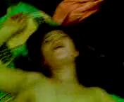 Групповое порно узбеков на хате, Узбек, хочет, заснять, как он трахает, свою пьяную, подружку, и у него, это получилось, правда сначала, она была не, согласна, на сьемки, но когда услышала, стоны, своей, подруги, ей тоже, захотелось, быстрее, поебаться., uzbum.su