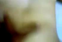 Красивый домашний секс Узбекское, Темной, ночью, дома, в кровати, молодые, девушка, и парень, лежат, парень, от первого, лица, снимает, на камеру, киску, узбечки, массирует, ей, потом, лапает, сиськи, и медленно, засовывает, в ее клитор, свой, пенис., uzbum.su