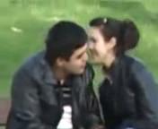 Молодые влюбленные в парке, Две, молодые, парочки, в парке, сосутся, и почти, трахаются, а их, снимает, скрытая, камера, uzbum.su