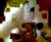 Подрочила парню и потрахались, Узбечка, сидя, на ногах, у парня, сначала, дрочит, ему, потом, слезает, и сосет, ему член, после, парень, ставит, девушку, раком, и трахает, её до её, оргазма., uzbum.su