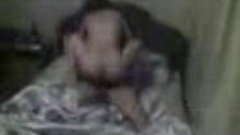 Проститутка из Узбекистана ххх, Парни, из Узбекистана, сняли, местную, шлюху, пригласили, домой. Пока, один, парень, ушел, в комнату, чтобы, трахнуть, шлюшку, другой, дружок, взял, мобильный, телефон, и пошёл, снимать, их секс, uzbum.su