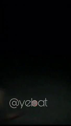 Узбечка шлюха писает на улице, Узбекская шлюшка сняла штаны и писает по среди улицы, uzbum.su