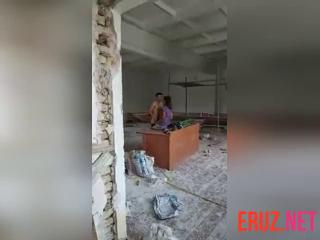Узбекский секс запал видео на стройке, Узбеки парень и девушки занимались сексом и пришел чувак с камерой и запалил их, uzbum.su
